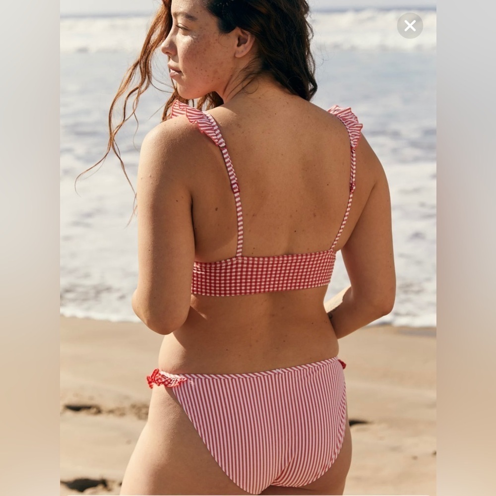 NEW! AERIE RUFFLE BIKINI BOTTOM Size Medium Red White Classic Cut Swim Women - Picture 3 of 10